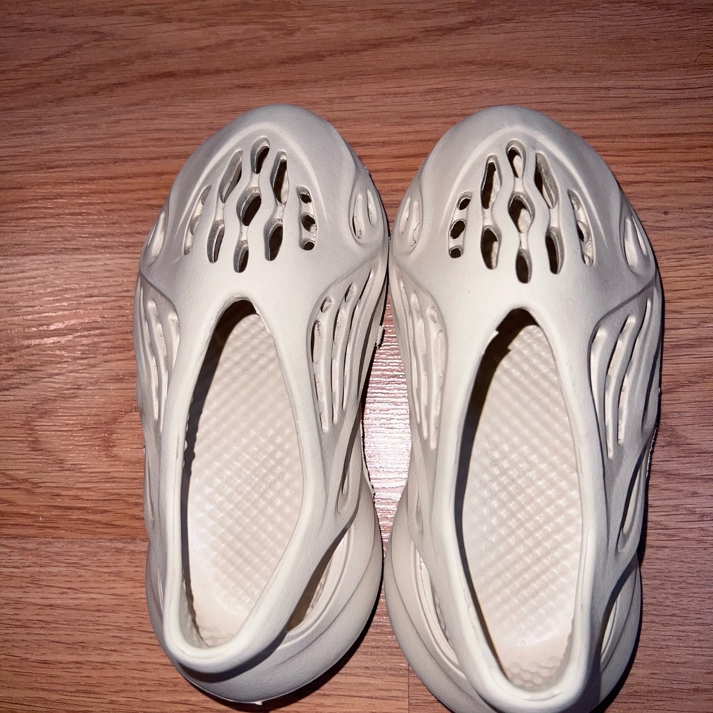 NOT authentic Yezzy slides
